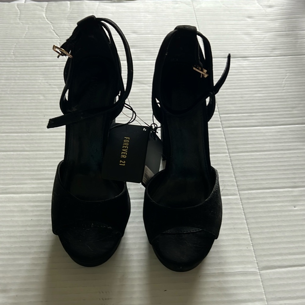 Black heels Forever 21 velvet material